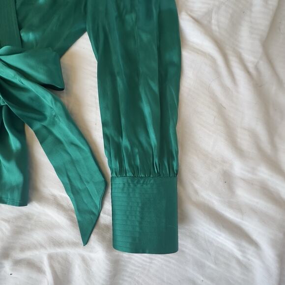 Diane von Furstenberg Emerald Green Silk Wrap Top Blouse Size 2 Holiday Party - Picture 4 of 12
